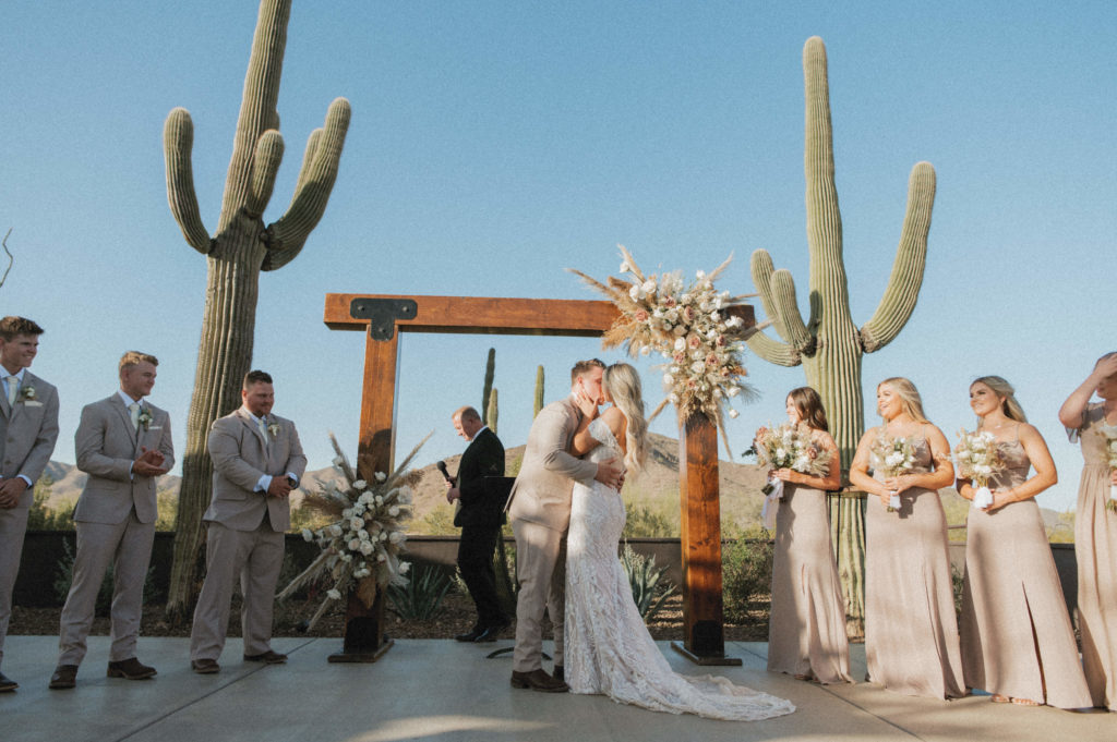 Bride and groom kissing at Arizona Wedding at The Willow
